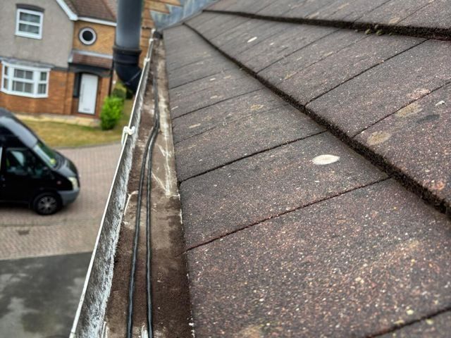 gutter-cleaning-4-kireth-ai