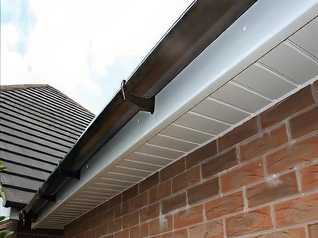fascia-soffit-cleaning-5-kireth-ai
