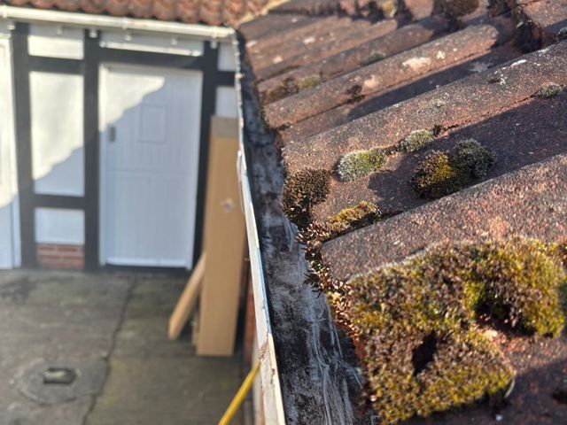 gutter-cleaning-9-kireth-ai